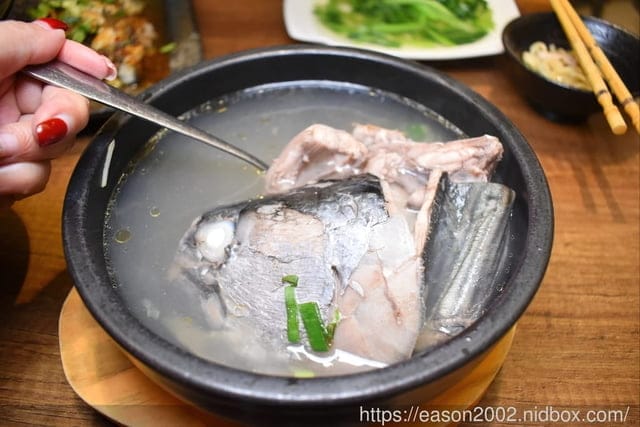 蘇澳美食推薦。食令鮮魚湯，每日新鮮漁貨，新鮮滿料的煙仔虎鮮魚湯，只要NT$90