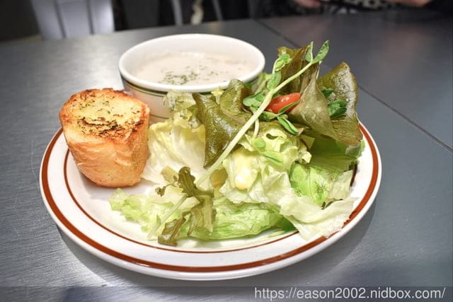 宜蘭礁溪漢堡 | 海皮漢堡 Happy Burger  推薦菜單：花生培根起司豬肉堡/法式吐司（巧克力口味）/墨西哥脆餅（塔可肉醬）