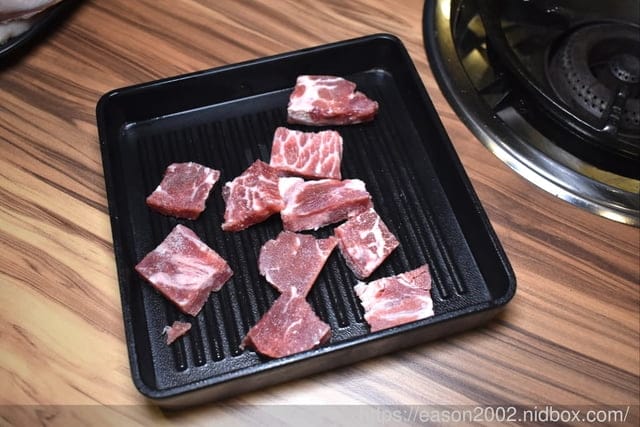 宜蘭火烤三吃 自助式吃到飽推薦 | 愛知味 火鍋、燒烤 自助百匯，食材種類多樣化，讓你吃得眼花撩亂