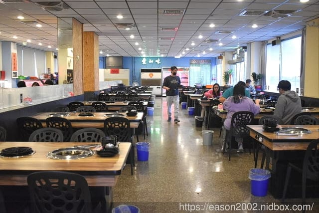 宜蘭火烤三吃 自助式吃到飽推薦 | 愛知味 火鍋、燒烤 自助百匯，食材種類多樣化，讓你吃得眼花撩亂