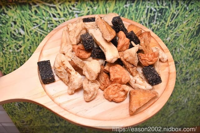 板橋炸雞推薦 | 暖男炸雞板橋店 焦糖炸雞 & 蒜香炸雞 & 獨門秘醬、胡椒粉