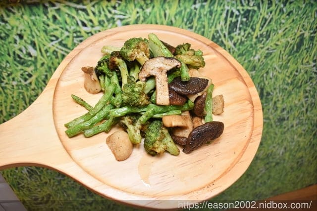 板橋炸雞推薦 | 暖男炸雞板橋店 焦糖炸雞 & 蒜香炸雞 & 獨門秘醬、胡椒粉
