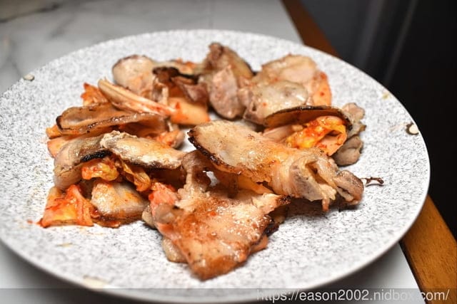 台中北區美食 | Eartha燒肉餐酒館 夢幻珠寶盒 異國風味餐點 三層豪華海神殿