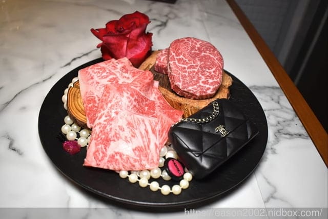 台中北區美食 | Eartha燒肉餐酒館 夢幻珠寶盒 異國風味餐點 三層豪華海神殿