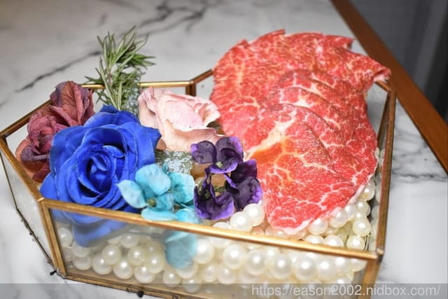 台中北區美食 | Eartha燒肉餐酒館 夢幻珠寶盒 異國風味餐點 三層豪華海神殿