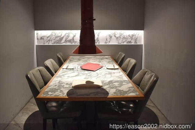 台中北區美食 | Eartha燒肉餐酒館 夢幻珠寶盒 異國風味餐點 三層豪華海神殿