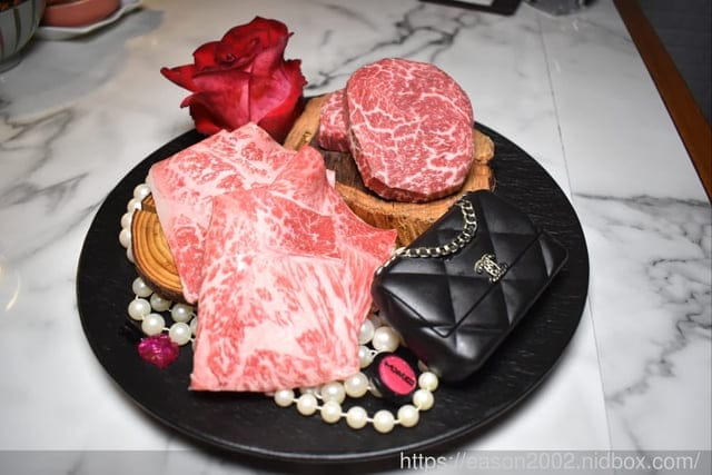 台中北區美食 | Eartha燒肉餐酒館 夢幻珠寶盒 異國風味餐點 三層豪華海神殿