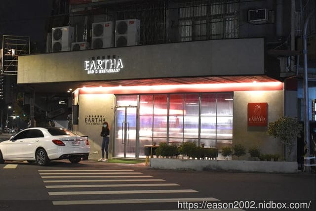 台中北區美食 | Eartha燒肉餐酒館 夢幻珠寶盒 異國風味餐點 三層豪華海神殿