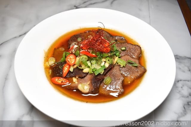 台中北區美食 | Eartha燒肉餐酒館 夢幻珠寶盒 異國風味餐點 三層豪華海神殿