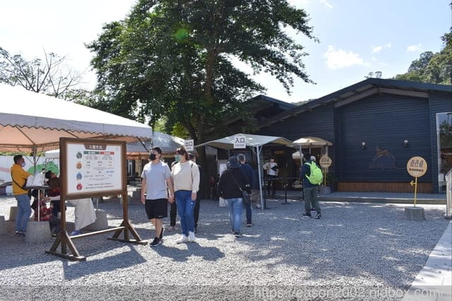 宜蘭冬山景點推薦 | 斑比山丘 Bambi Land 與可愛的小鹿近距離接觸 漫步於鹿群之間