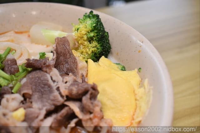 苗栗頭份美食推薦 | 沐上麻辣燙 手工精心熬煮醇厚湯頭 食材選擇多樣化 | 頭份建國夜市 尚順育樂世界 提供外帶外送