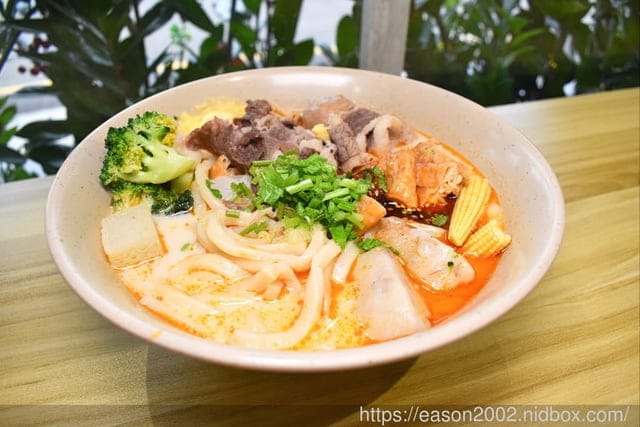苗栗頭份美食推薦 | 沐上麻辣燙 手工精心熬煮醇厚湯頭 食材選擇多樣化 | 頭份建國夜市 尚順育樂世界 提供外帶外送