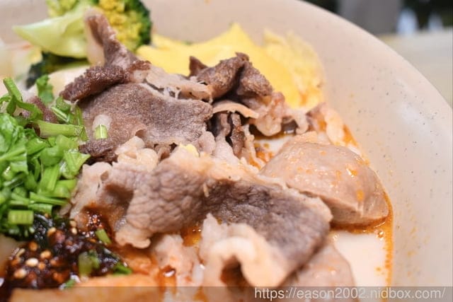 苗栗頭份美食推薦 | 沐上麻辣燙 手工精心熬煮醇厚湯頭 食材選擇多樣化 | 頭份建國夜市 尚順育樂世界 提供外帶外送