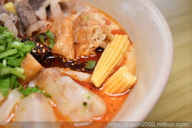 苗栗頭份美食推薦 | 沐上麻辣燙 手工精心熬煮醇厚湯頭 食材選擇多樣化 | 頭份建國夜市 尚順育樂世界 提供外帶外送