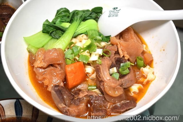 開箱文 | 2023 食尚玩家購物網 ╳ 加油喜事 牛肉麵 & 滷味 新品記者會 陳亞蘭代言 招牌《紅燒半筋半肉》、獨家口味《麻辣青花椒》、經典滷味，獨家老滷風味