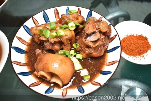 開箱文 | 2023 食尚玩家購物網 ╳ 加油喜事 牛肉麵 & 滷味 新品記者會 陳亞蘭代言 招牌《紅燒半筋半肉》、獨家口味《麻辣青花椒》、經典滷味，獨家老滷風味