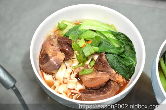 開箱文 | 2023 食尚玩家購物網 ╳ 加油喜事 牛肉麵 & 滷味 新品記者會 陳亞蘭代言 招牌《紅燒半筋半肉》、獨家口味《麻辣青花椒》、經典滷味，獨家老滷風味