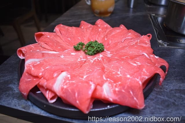 內湖美食 | 龍府小鍋(螺螄粉火鍋） 酸香麻辣個人鍋 三種不同湯頭可以選擇 特色熟食小點