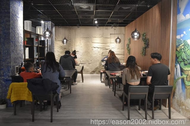 內湖美食 | 龍府小鍋(螺螄粉火鍋） 酸香麻辣個人鍋 三種不同湯頭可以選擇 特色熟食小點
