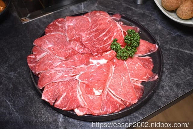 內湖美食 | 龍府小鍋(螺螄粉火鍋） 酸香麻辣個人鍋 三種不同湯頭可以選擇 特色熟食小點