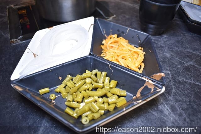內湖美食 | 龍府小鍋(螺螄粉火鍋） 酸香麻辣個人鍋 三種不同湯頭可以選擇 特色熟食小點