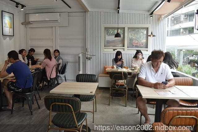 台中大里美食 | 食久茶事 波希米亞風咖啡廳（貨櫃屋） 戶外庭院用餐環境 慶生求婚抓周包場推薦