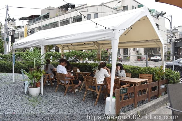 台中大里美食 | 食久茶事 波希米亞風咖啡廳（貨櫃屋） 戶外庭院用餐環境 慶生求婚抓周包場推薦