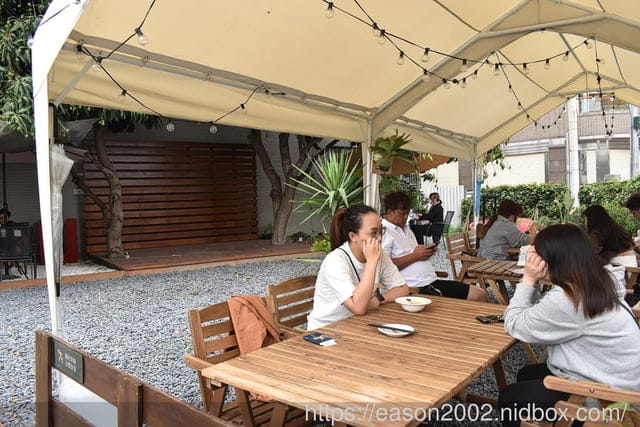 台中大里美食 | 食久茶事 波希米亞風咖啡廳（貨櫃屋） 戶外庭院用餐環境 慶生求婚抓周包場推薦