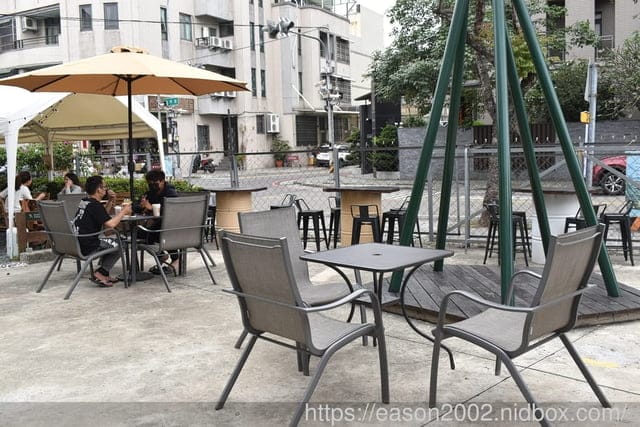 台中大里美食 | 食久茶事 波希米亞風咖啡廳（貨櫃屋） 戶外庭院用餐環境 慶生求婚抓周包場推薦