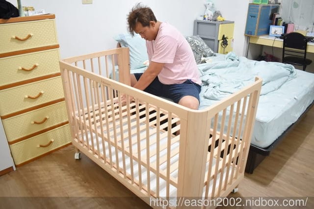 育兒好物推薦 | 【Snmartmom】原生初紋櫸木嬰兒床+杜邦立體防蹣透氣墊 歐洲進口山櫸木無油漆無甲醛 併接床邊床夜晚陪伴超輕鬆