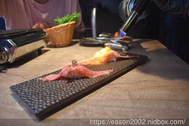 台北美食推薦 | 山上走走 日式無菜單燒肉專門店-台北華山店 頂級和牛燒肉套餐，周到的桌邊服務，享受最奢華的和牛饗宴