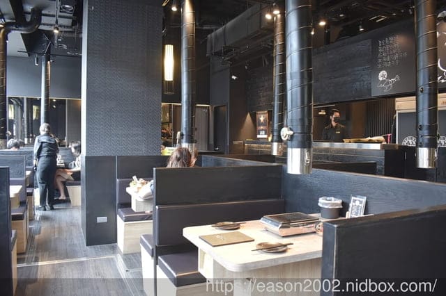台北美食推薦 | 山上走走 日式無菜單燒肉專門店-台北華山店 頂級和牛燒肉套餐，周到的桌邊服務，享受最奢華的和牛饗宴