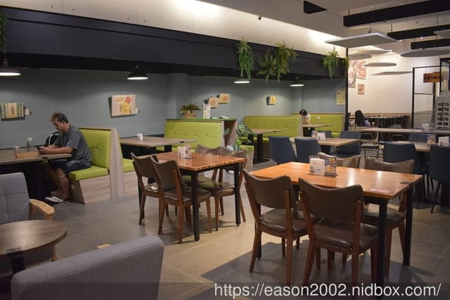 內湖不限時咖啡廳推薦 | 漫時生活 手工義式羅馬PIZZA、香噴噴的美味現烤鬆餅、手工義式冰淇淋，擁有上百個座位的超寬廣室內空間