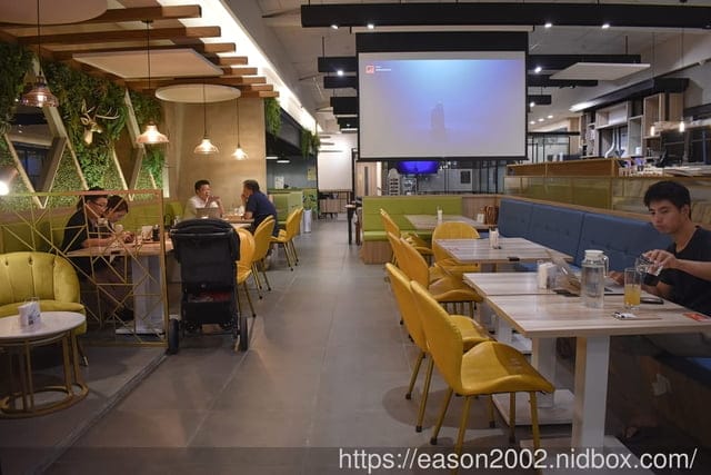 內湖不限時咖啡廳推薦 | 漫時生活 手工義式羅馬PIZZA、香噴噴的美味現烤鬆餅、手工義式冰淇淋，擁有上百個座位的超寬廣室內空間