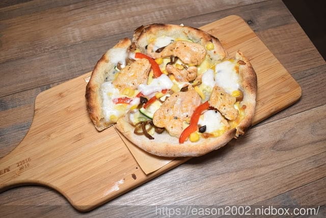 內湖不限時咖啡廳推薦 | 漫時生活 手工義式羅馬PIZZA、香噴噴的美味現烤鬆餅、手工義式冰淇淋，擁有上百個座位的超寬廣室內空間