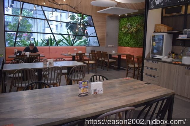 內湖不限時咖啡廳推薦 | 漫時生活 手工義式羅馬PIZZA、香噴噴的美味現烤鬆餅、手工義式冰淇淋，擁有上百個座位的超寬廣室內空間