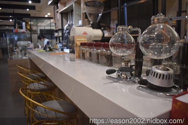 內湖不限時咖啡廳推薦 | 漫時生活 手工義式羅馬PIZZA、香噴噴的美味現烤鬆餅、手工義式冰淇淋，擁有上百個座位的超寬廣室內空間