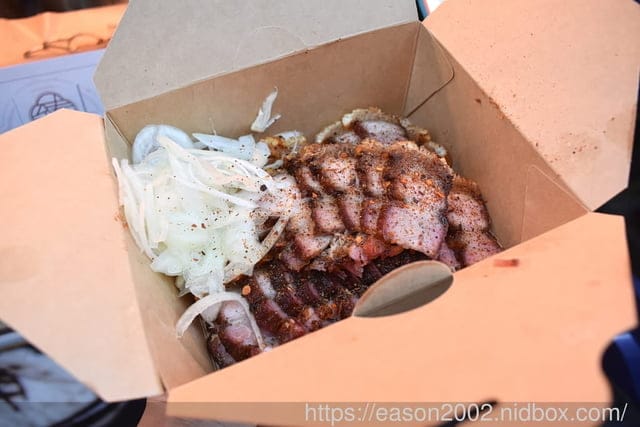台北排隊美食推薦 | 品臻黃金脆皮燒肉-內湖店 金黃酥脆的卡滋燒肉真的給他 “狠” 邪惡