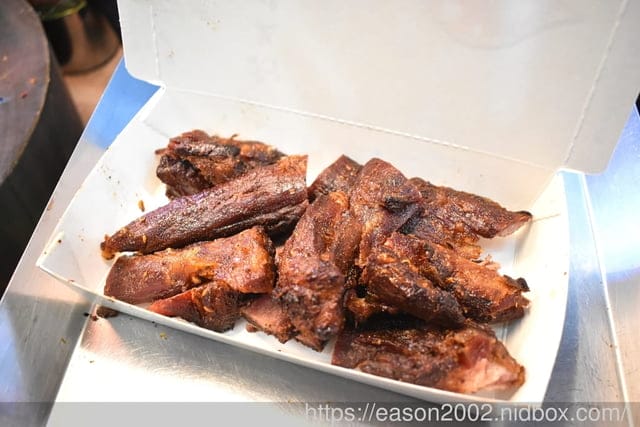 台北排隊美食推薦 | 品臻黃金脆皮燒肉-內湖店 金黃酥脆的卡滋燒肉真的給他 “狠” 邪惡