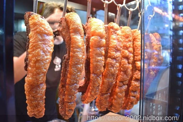 台北排隊美食推薦 | 品臻黃金脆皮燒肉-內湖店 金黃酥脆的卡滋燒肉真的給他 “狠” 邪惡