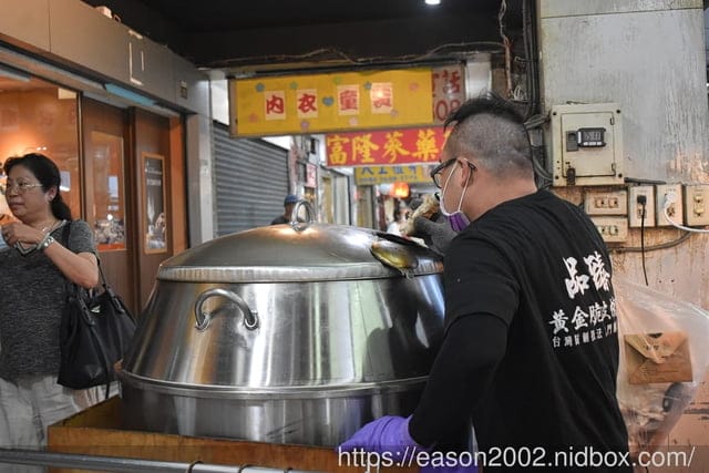 台北排隊美食推薦 | 品臻黃金脆皮燒肉-內湖店 金黃酥脆的卡滋燒肉真的給他 “狠” 邪惡