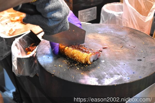 台北排隊美食推薦 | 品臻黃金脆皮燒肉-內湖店 金黃酥脆的卡滋燒肉真的給他 “狠” 邪惡