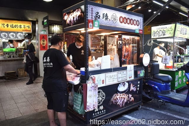 台北排隊美食推薦 | 品臻黃金脆皮燒肉-內湖店 金黃酥脆的卡滋燒肉真的給他 “狠” 邪惡