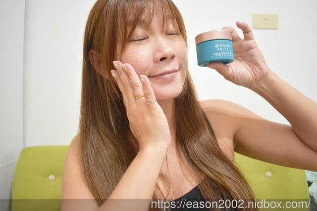 李向月連燕窩保養品推薦 | 逆齡重生 • 極潤青春露、煥顏精華、修護晚霜 獨家配方-燕窩胜肽 天然保濕因子 輕齡使用到熟齡的保濕抗老保養聖品