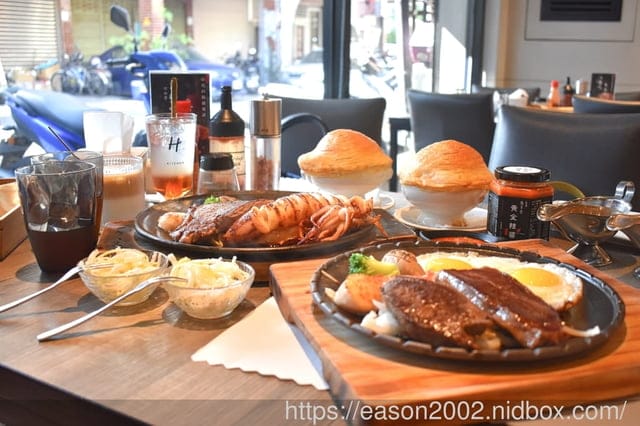 羅東美食 | 天牛私廚牛排 HEAVEN KITCHEN 不用淋醬就很好吃的牛排 雙拼重量級、升級套餐超飽足