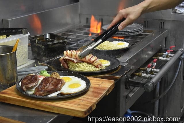 羅東美食 | 天牛私廚牛排 HEAVEN KITCHEN 不用淋醬就很好吃的牛排 雙拼重量級、升級套餐超飽足