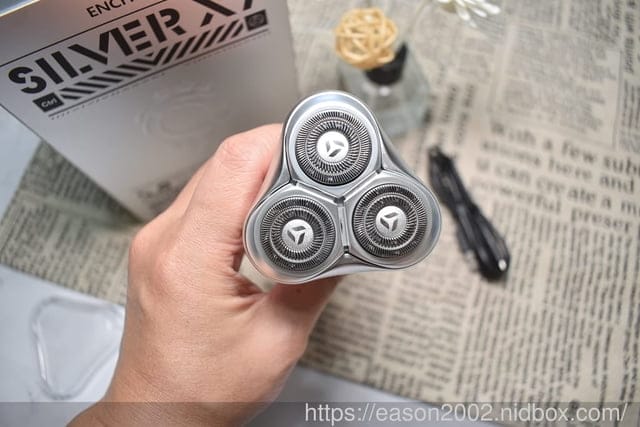 平價電動刮鬍刀推薦 | ENCHEN映趣 X7 銀翼刮鬍刀 IPX7防水等級 Type-C充電接口 磁吸快拆刀頭設計，方便水洗清潔