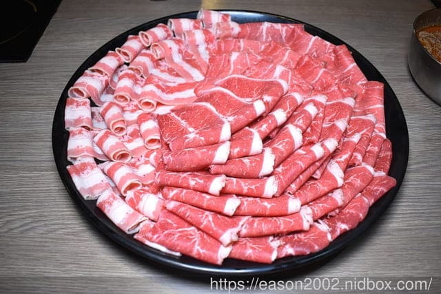 肉多多大變身 網路溫度計好感度，星等及聲量排行蟬聯兩年第一名 | 爆紅的石頭湯竟然在肉多多讓我吃到，難怪已經開了50家直營店 榜上有名的夜宵火鍋