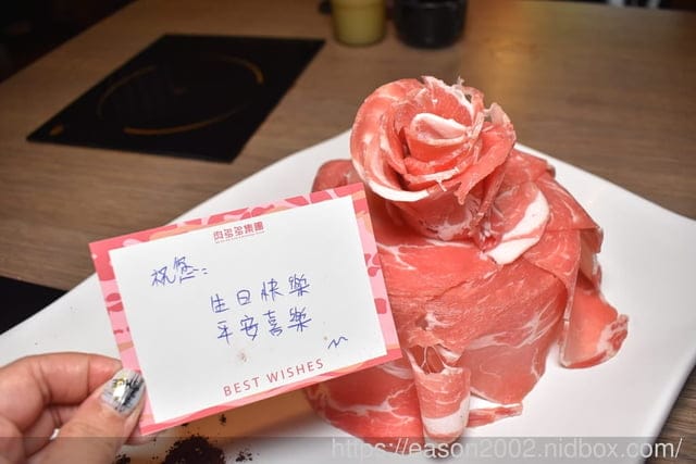 肉多多大變身 網路溫度計好感度，星等及聲量排行蟬聯兩年第一名 | 爆紅的石頭湯竟然在肉多多讓我吃到，難怪已經開了50家直營店 榜上有名的夜宵火鍋