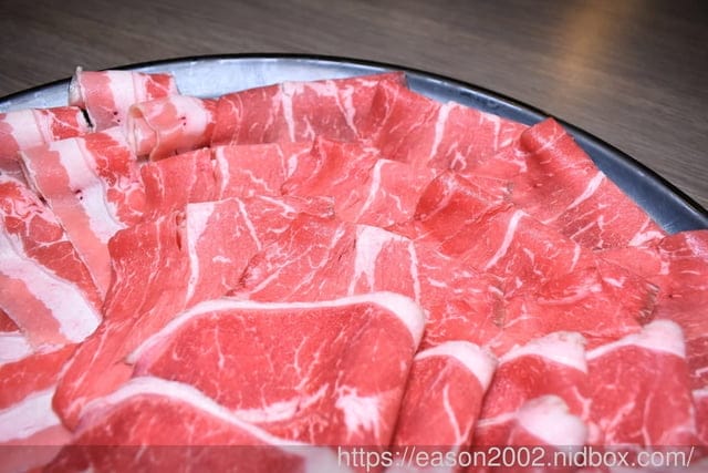 肉多多大變身 網路溫度計好感度，星等及聲量排行蟬聯兩年第一名 | 爆紅的石頭湯竟然在肉多多讓我吃到，難怪已經開了50家直營店 榜上有名的夜宵火鍋